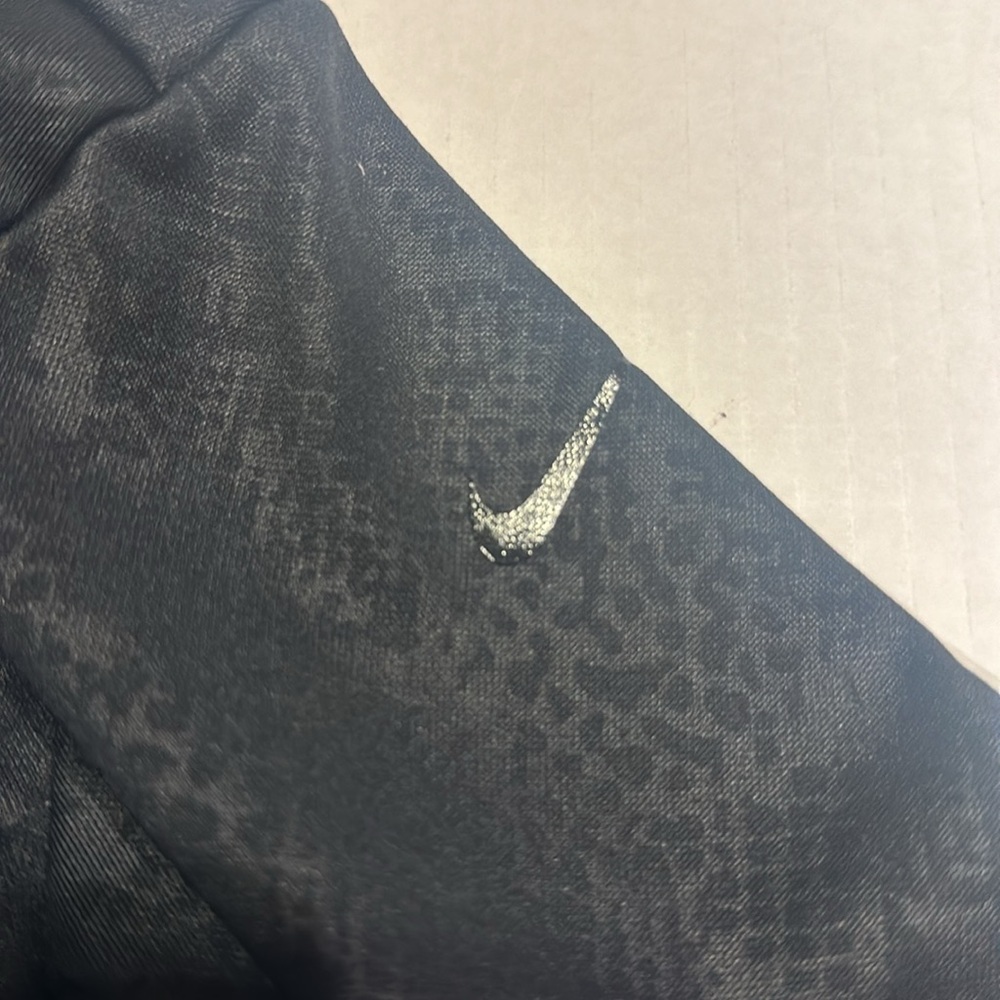 Nike black animal print hoodie therma fit zip up 2 front pockets & side pocket - Picture 8 of 12